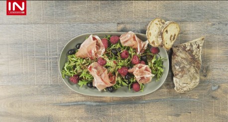 Rucola Salat mit Serrano Schinken & Himbeerdressing