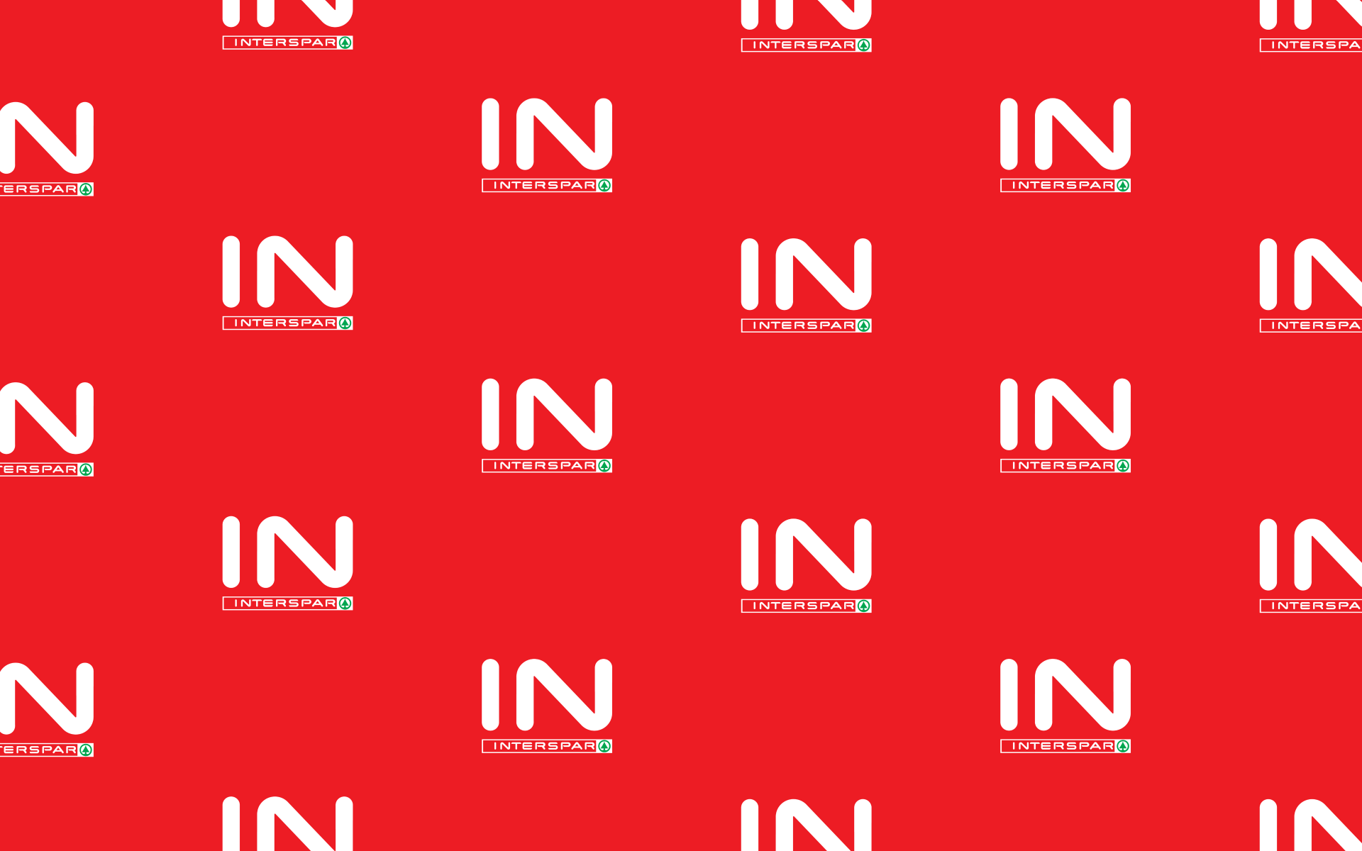 Viele kleine IN-Logos (INTERSPAR) auf einem roten Hintergrund
