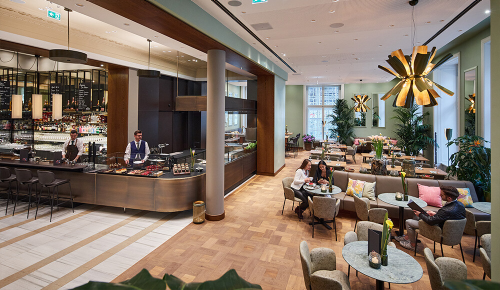 Blick in den Sitz- und Essbereich des Restaurant Das Mezzanin