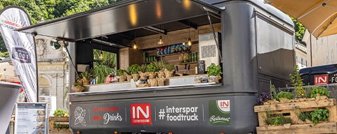 Foto des INTERSPAR-Foodtrucks auf Tour in Salzburg