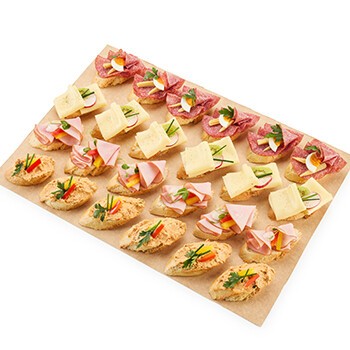 Viele verschieden belegte Partybrötchen