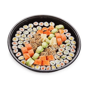 Eine Sushiplatte mit viele verschieden gefüllten Maki