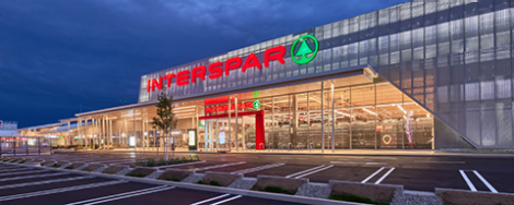 Außenansicht eines INTERSPAR Hypermarkts