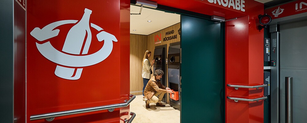 Pfandrückgabe-Bereich und Flaschenautomaten von INTERSPAR