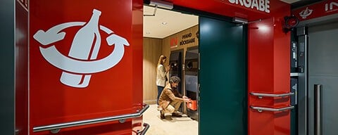 Pfandrückgabe-Bereich und Flaschenautomaten von INTERSPAR