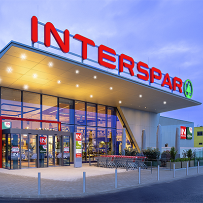 Eingangsbereich des INTERSPAR-Hypermarktes in Gänserndorf