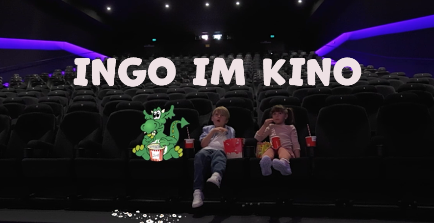 INGO sitzt mit zwei Kindern im Kinosaal 