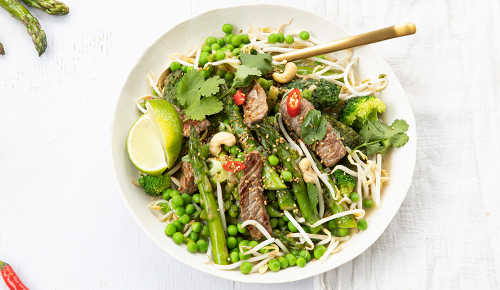 SPAR Mahlzeit Wok-Pfanne mit grünem Spargel und Rindsfiletstreifen