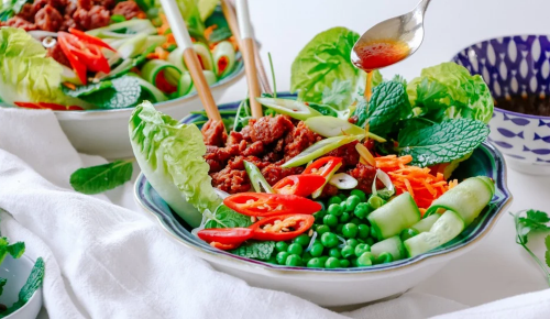 SPAR Mahlzeit! Hack-Stir-Fry Salat auf Vietnamesische Art