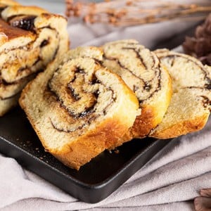 Sallys Brioche mit Pflaumenfüllung