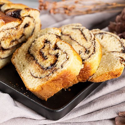 Sallys Brioche mit Pflaumenfüllung