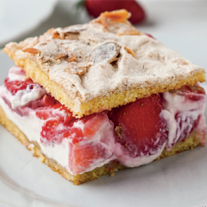 Sallys Erdbeer-Baiser-Schnitte