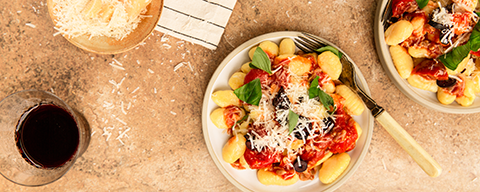 Gniocci mit Tomatensauce auf einem Teller - Rezeptbild aus der SPAR Mahlzeit