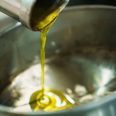 Frisch gepresstes SPAR Natur*pur Olivenöl aus Griechenland