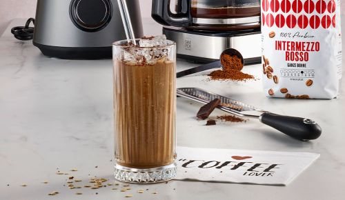 Ein Iced Kaffee Smoothie auf einem Tisch