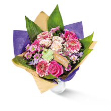 Ein Floriginals Muttertagsstraus mit rosa Blumen