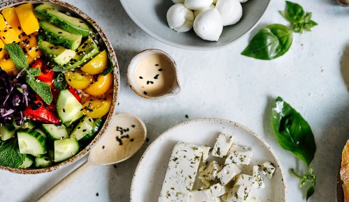 SPAR Mahlzeit! Mehrere verschiedene vegetarischen Produkte auf einem Tisch
