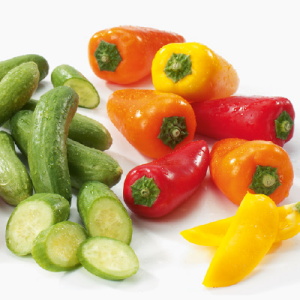 Verschiedes Gemüse, wie Paprika, Gurken und Tomaten