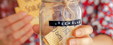 Ein Glas mit der Aufschrift "Ideenglas"