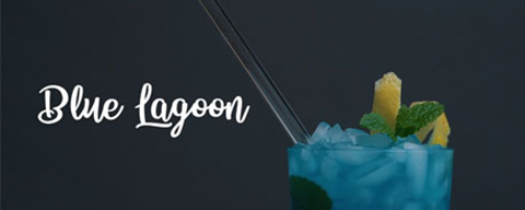 Ein Cocktailglas und ein Schriftzug mit der Aufschrift "Blue Lagoon"