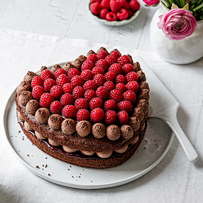 Schoko-Himbeer-Torte in Herzform von der SPAR Mahlzeit!