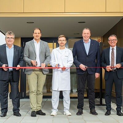 INTERSPAR-Bäckerei Marchtrenk Eröffnung v.l.n.r.: Bürgermeister Paul Mahr, INTERSPAR Österreich-Geschäftsführer Mag. Johannes Holzleitner, der Leiter INTERSPAR-Bäckerei in Marchtrenk Christian Haug, Leiter der INTERSPAR-Bäckereien national Dieter Erich Schranz und der Geschäftsführer SPAR Oberösterreich Jakob Leitner eröffnen die INTERSPAR-Bäckerei in Marchtrenk.