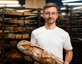Portrait von Christian Haug, Leiter der INTERSPAR Bäckerei Marchtrenk