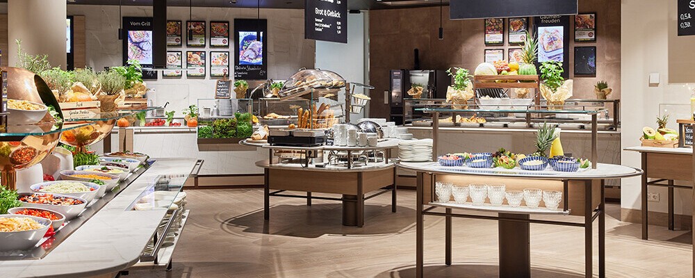 Frisch hergerichtetes Buffet in einem INTERSPAR Restaurant
