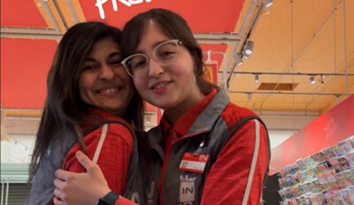 Portraitfoto eines INTERSPAR-Lehrlings bei der täglichen Arbeit