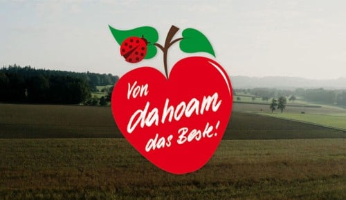 INTERSPAR "Von dahoam das Beste"-Apfel vor einem Feld