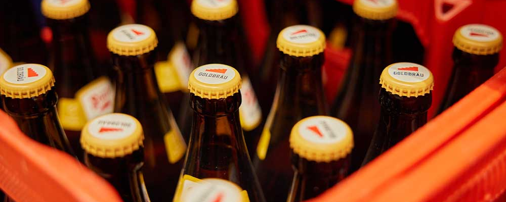 Mehrere Bierflaschen in einer Bierkiste