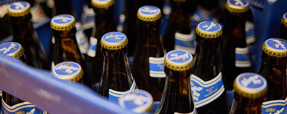 Mehrere Bierflaschen in einer Bierkiste