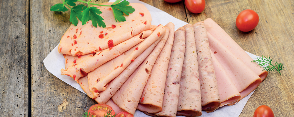 Ein Teller mit verschiedener Aufgeschnittener Wurst