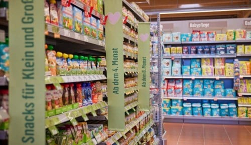 Baby- und Kleinkinder-Abteilung in einem INTERSPAR Hypermarkt