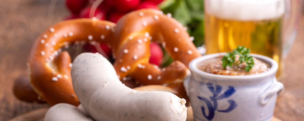 Brezeln, Weißwürste und ein Glas Bier