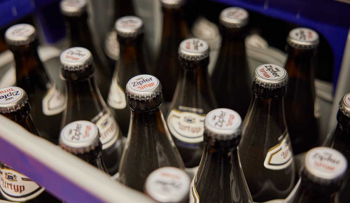 Mehrere Bierflaschen in einer Bierkiste