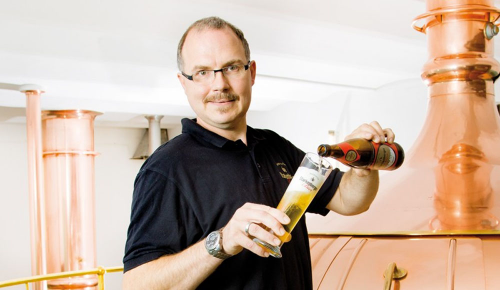 Mitarbeiter der Brauerei Starkenberg bei der Arbeit
