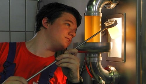 Mitarbeiter der Brauerei Wurmhöringer Klaus bei der Arbeit