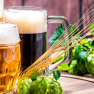 Ein dunkles Bier in einem Bierkrug