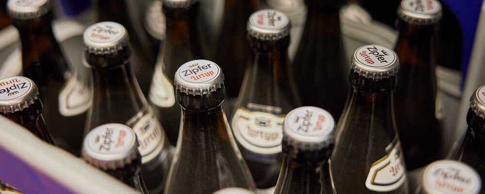 Mehrere Bierflaschen in einer Bierkiste