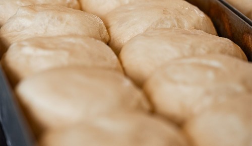 Schritt für Schritt Anleitung zum Backen von Buchteln