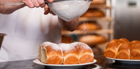 Schritt für Schritt Anleitung zum Backen von Buchteln