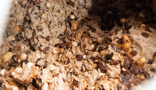 Fertig gemischter Teig für ein Früchtebrot