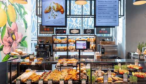 Blick auf die Market Kitchen im INTERSPAR Wien Mitte The Mall