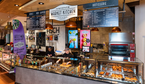 Blick auf die Market Kitchen im INTERSPAR Wien Alt Erlaa