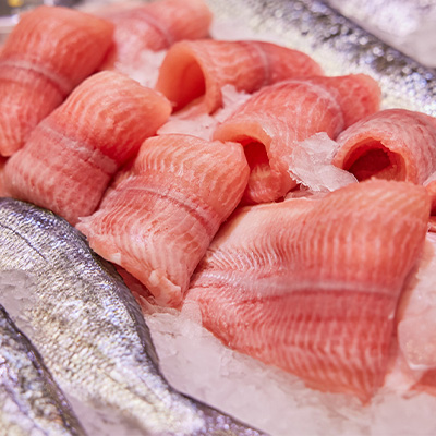 Mehrere Welsfilets auf Eis
