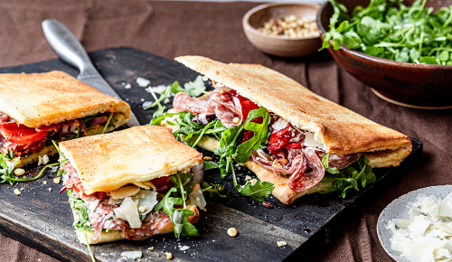 SPAR Mahlzeit! Schnelles Panuozzo mit Salami und Paprika-Ricottacreme