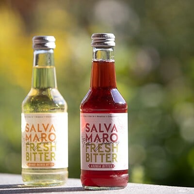 Zwei Glasfläschchen SALVAMARO Bitter von Young an Urban