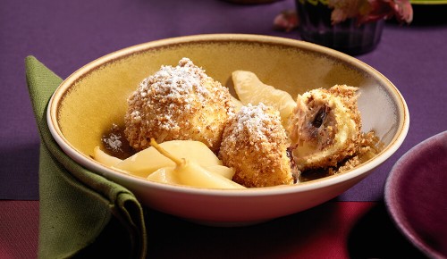 SPAR Mahlzeit! Topfenknödel mit Maronifülle, Haselnussbrösel und Birnenragout