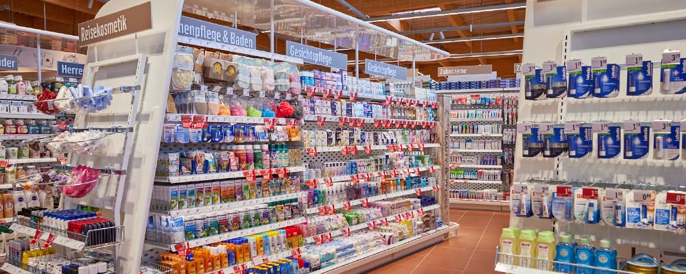 Blick in die Abteilung für Schönheit & Pflege in einem INTERSPAR-Hypermarkt
